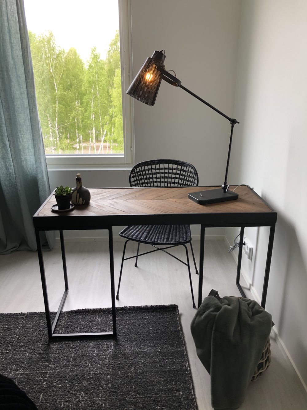Snugg CRISS CROSS Tiikkipuinen työpöytä